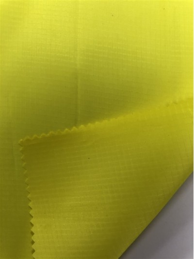 JS-BY    LH-032  210T格子塗層布  化纖  風褸布 45度照